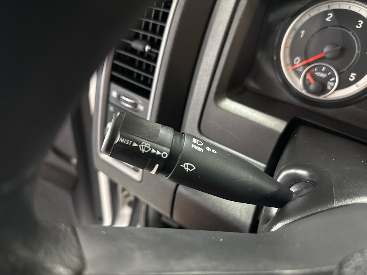 RAM 1500 Classic Crew Cab 4WD 2019