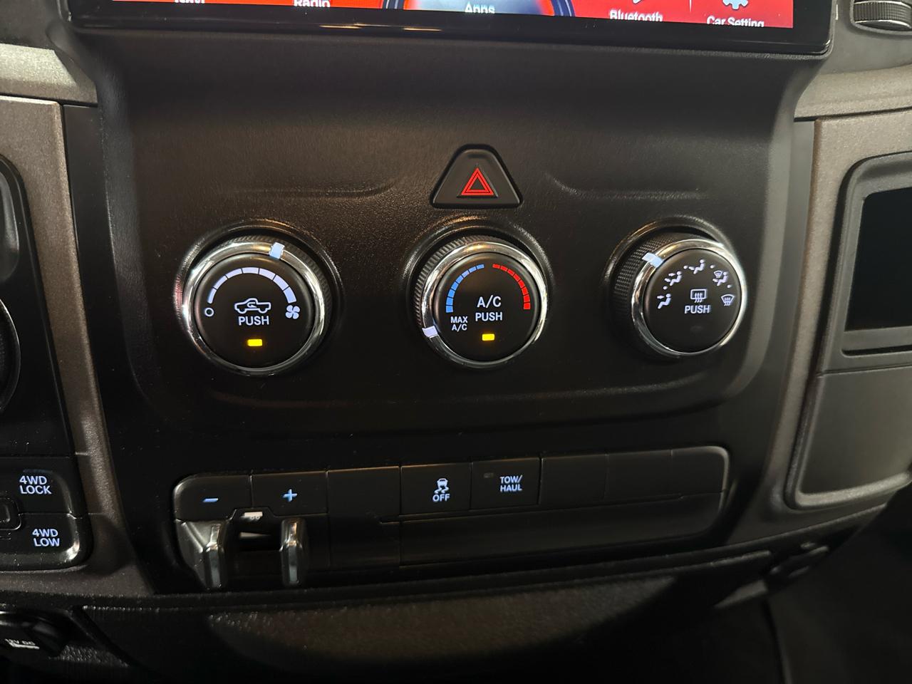 RAM 1500 Classic Crew Cab 4WD 2019