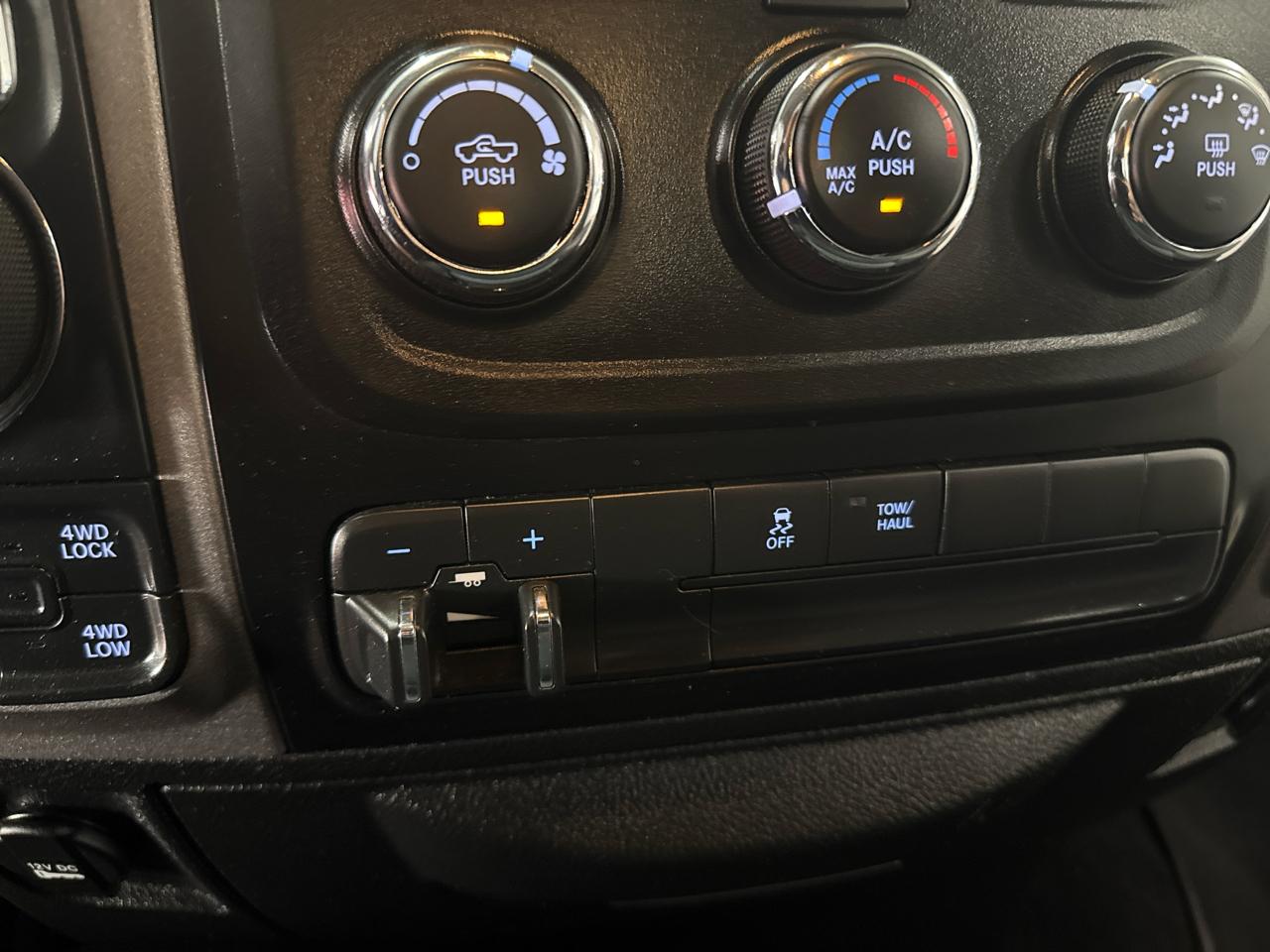 RAM 1500 Classic Crew Cab 4WD 2019