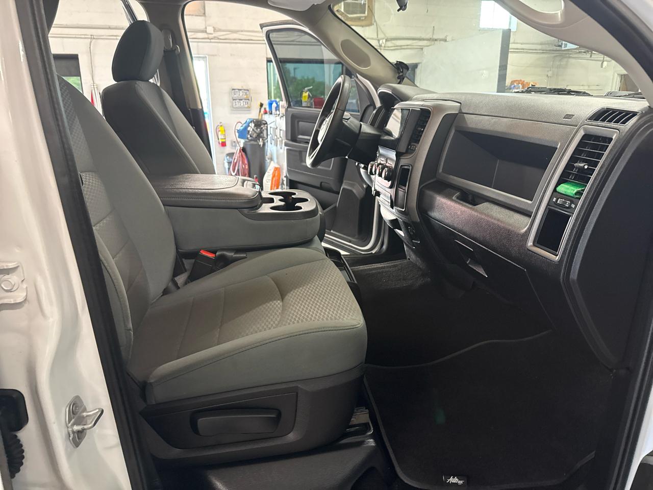 RAM 1500 Classic Crew Cab 4WD 2019