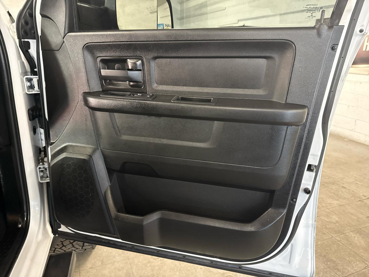 RAM 1500 Classic Crew Cab 4WD 2019