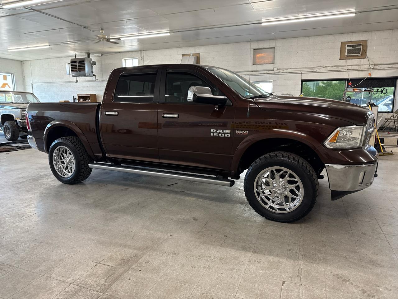 RAM 1500 Laramie Crew Cab 4WD 2014