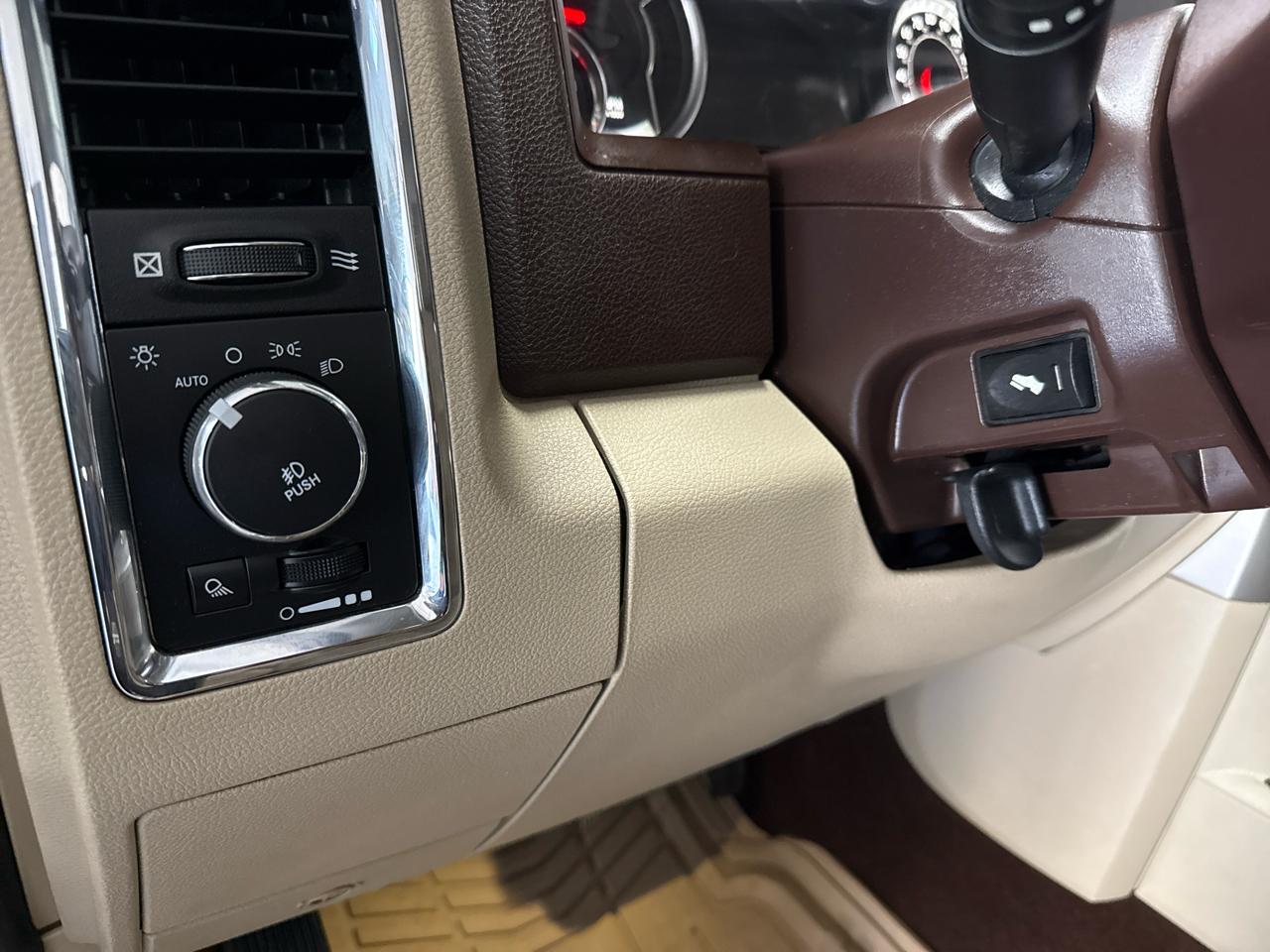 RAM 1500 Laramie Crew Cab 4WD 2014