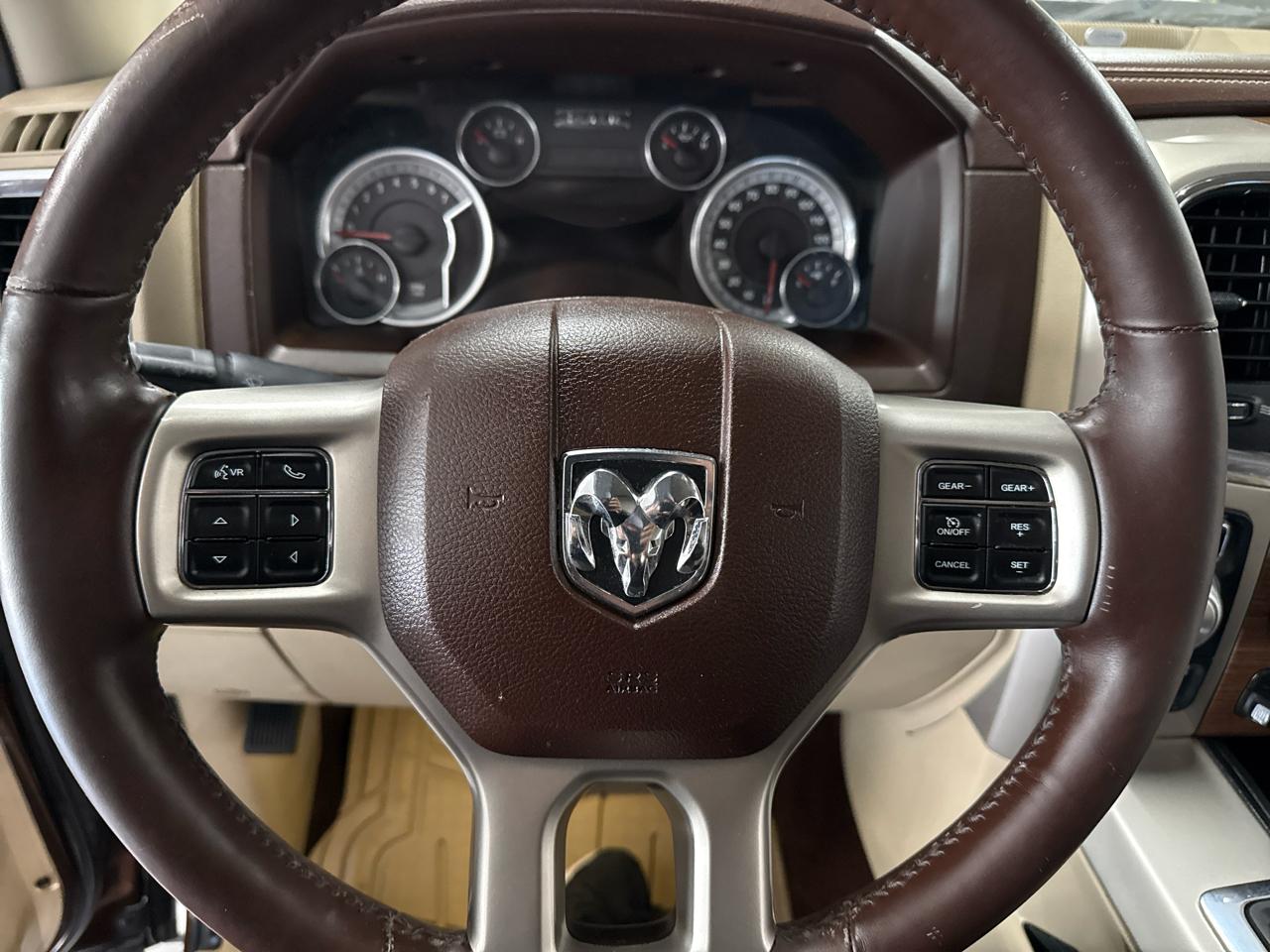 RAM 1500 Laramie Crew Cab 4WD 2014