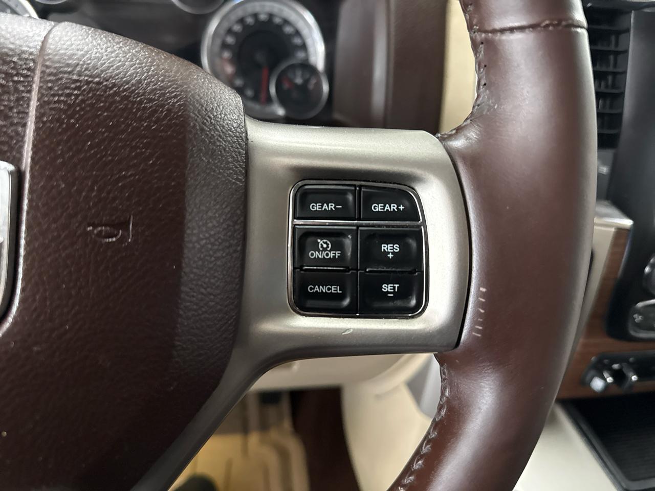 RAM 1500 Laramie Crew Cab 4WD 2014