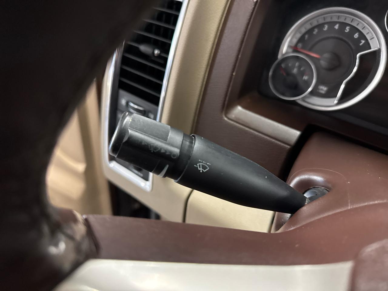 RAM 1500 Laramie Crew Cab 4WD 2014
