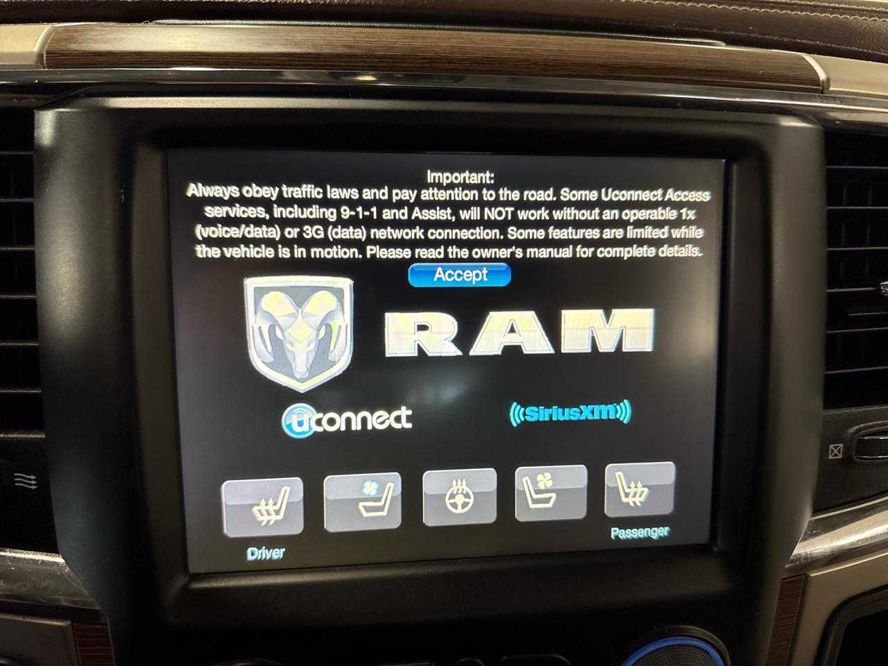 RAM 1500 Laramie Crew Cab 4WD 2014
