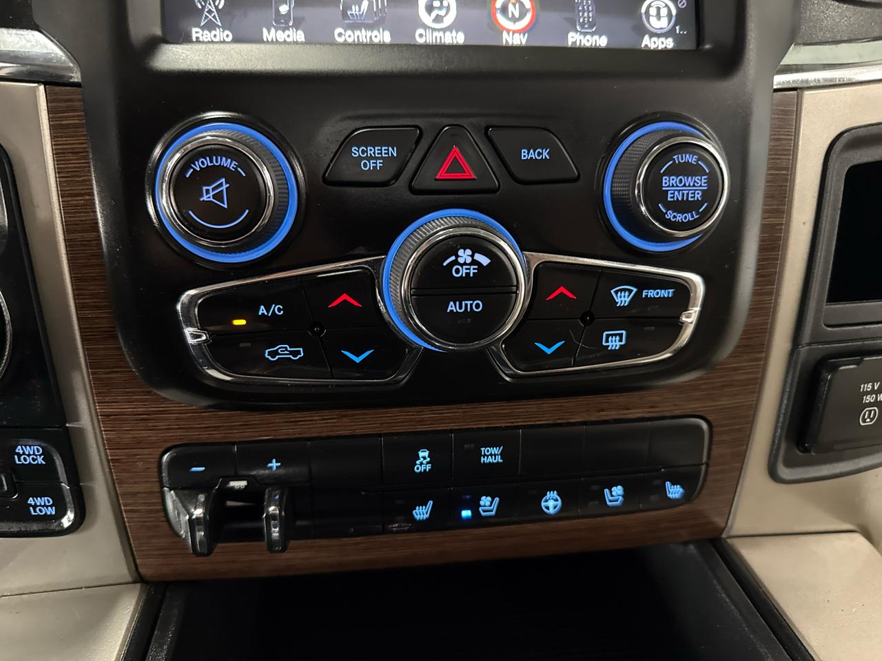 RAM 1500 Laramie Crew Cab 4WD 2014