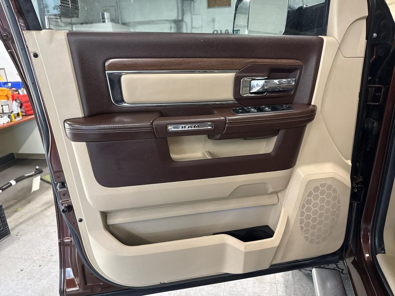 RAM 1500 Laramie Crew Cab 4WD 2014