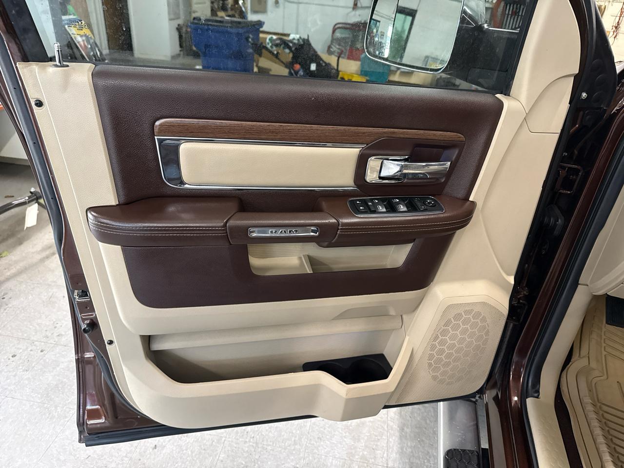 RAM 1500 Laramie Crew Cab 4WD 2014