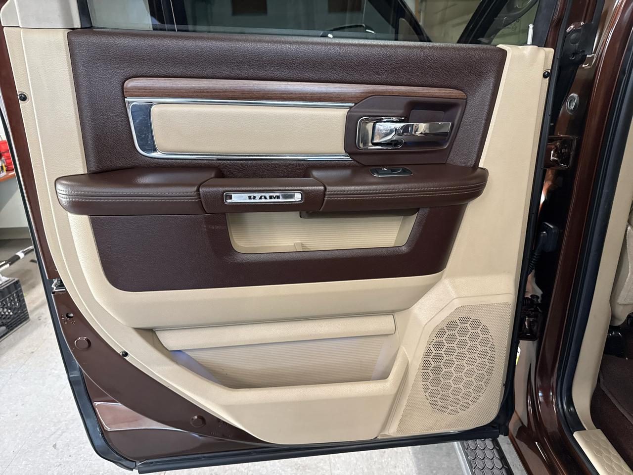 RAM 1500 Laramie Crew Cab 4WD 2014