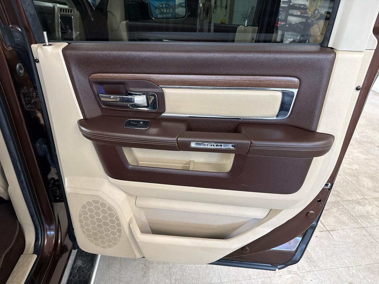 RAM 1500 Laramie Crew Cab 4WD 2014