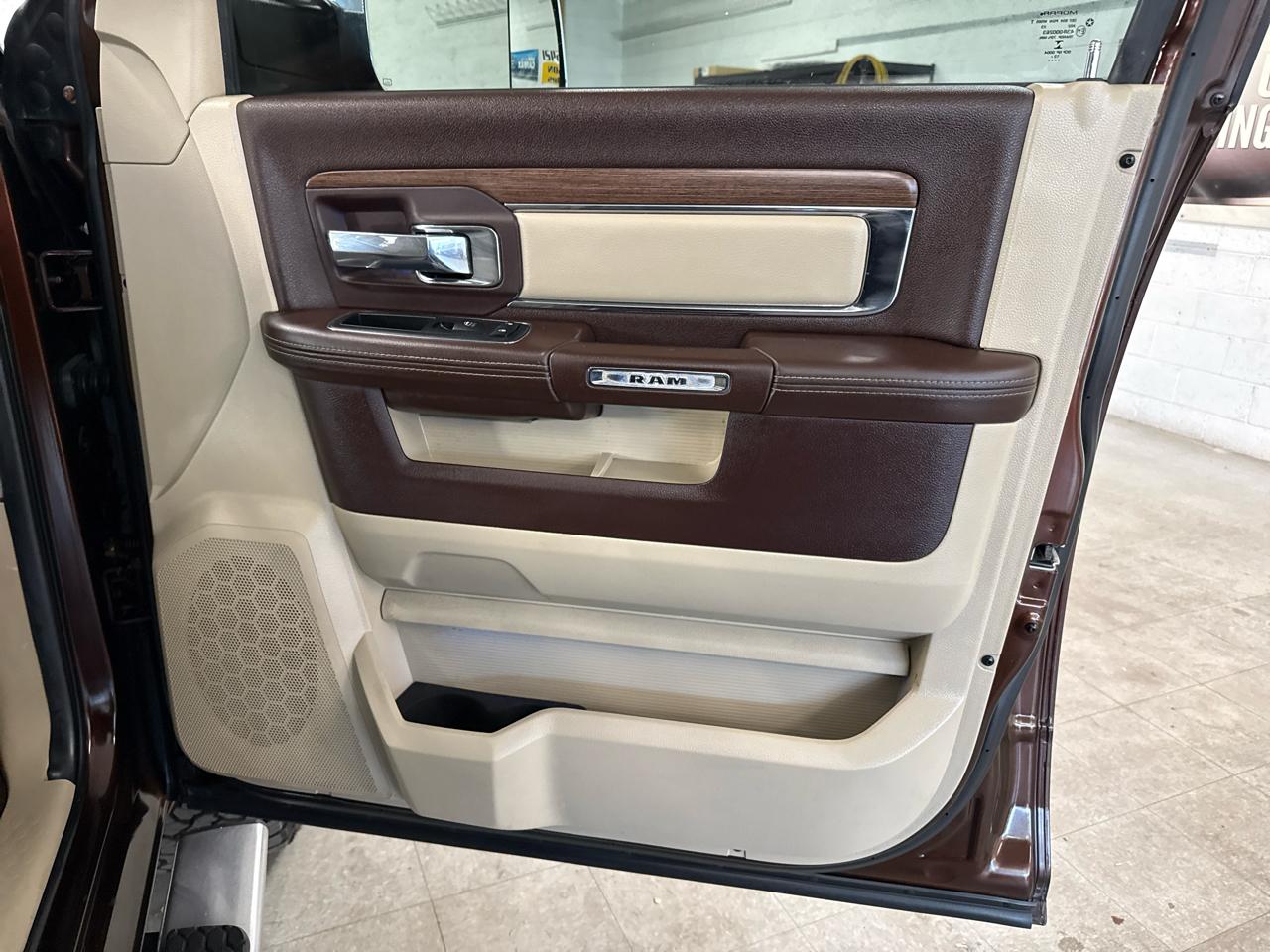 RAM 1500 Laramie Crew Cab 4WD 2014