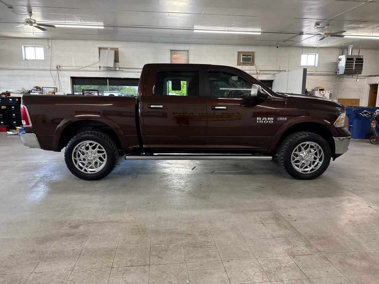 RAM 1500 Laramie Crew Cab 4WD 2014