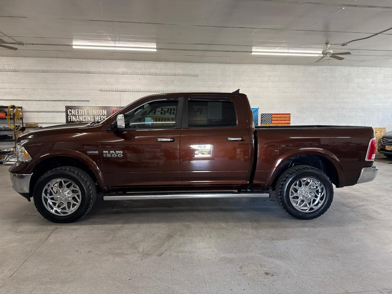 RAM 1500 Laramie Crew Cab 4WD 2014