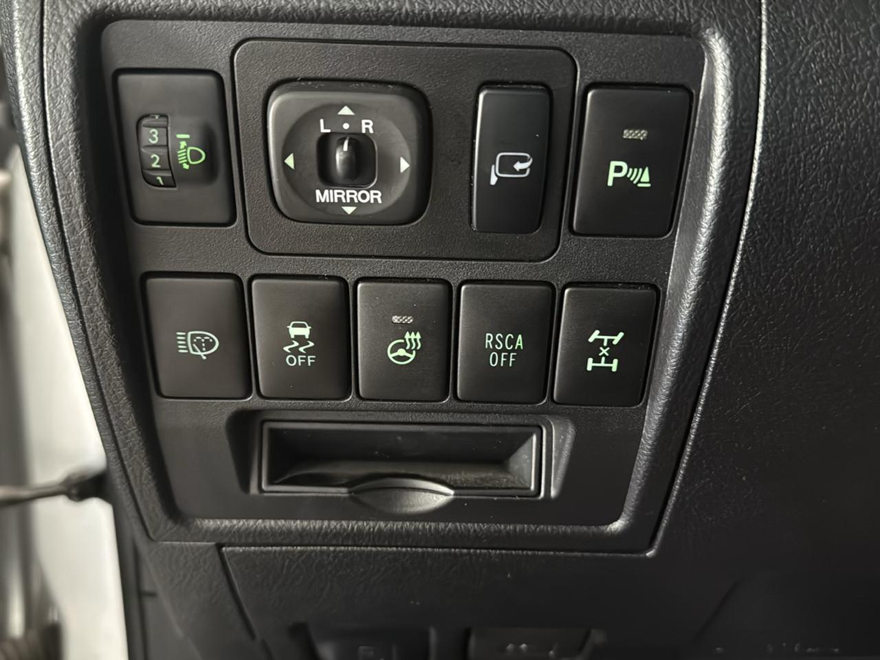 Toyota Land Cruiser 4WD 2013