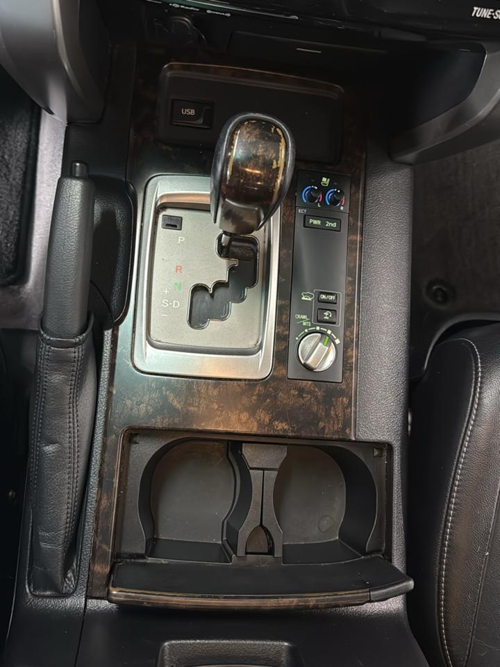 Toyota Land Cruiser 4WD 2013