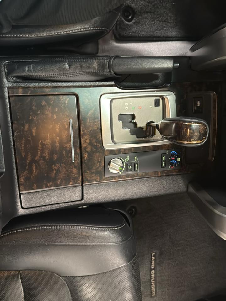 Toyota Land Cruiser 4WD 2013