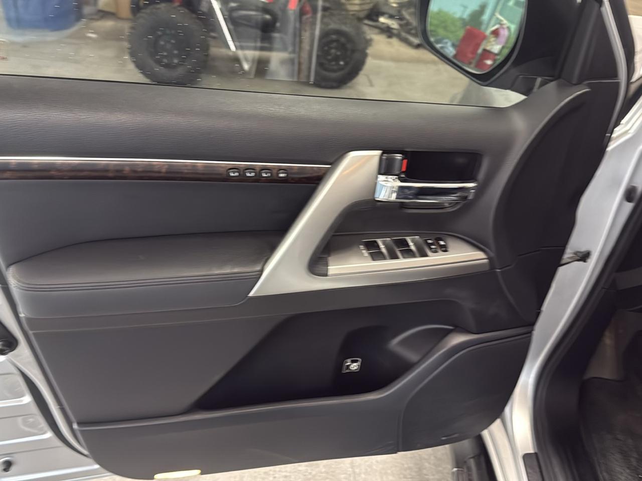 Toyota Land Cruiser 4WD 2013