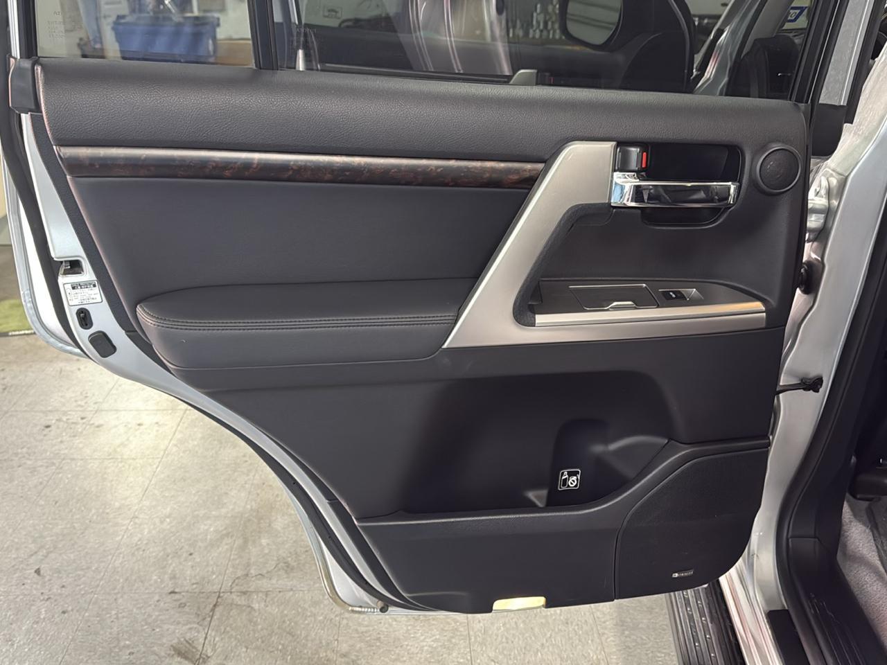 Toyota Land Cruiser 4WD 2013