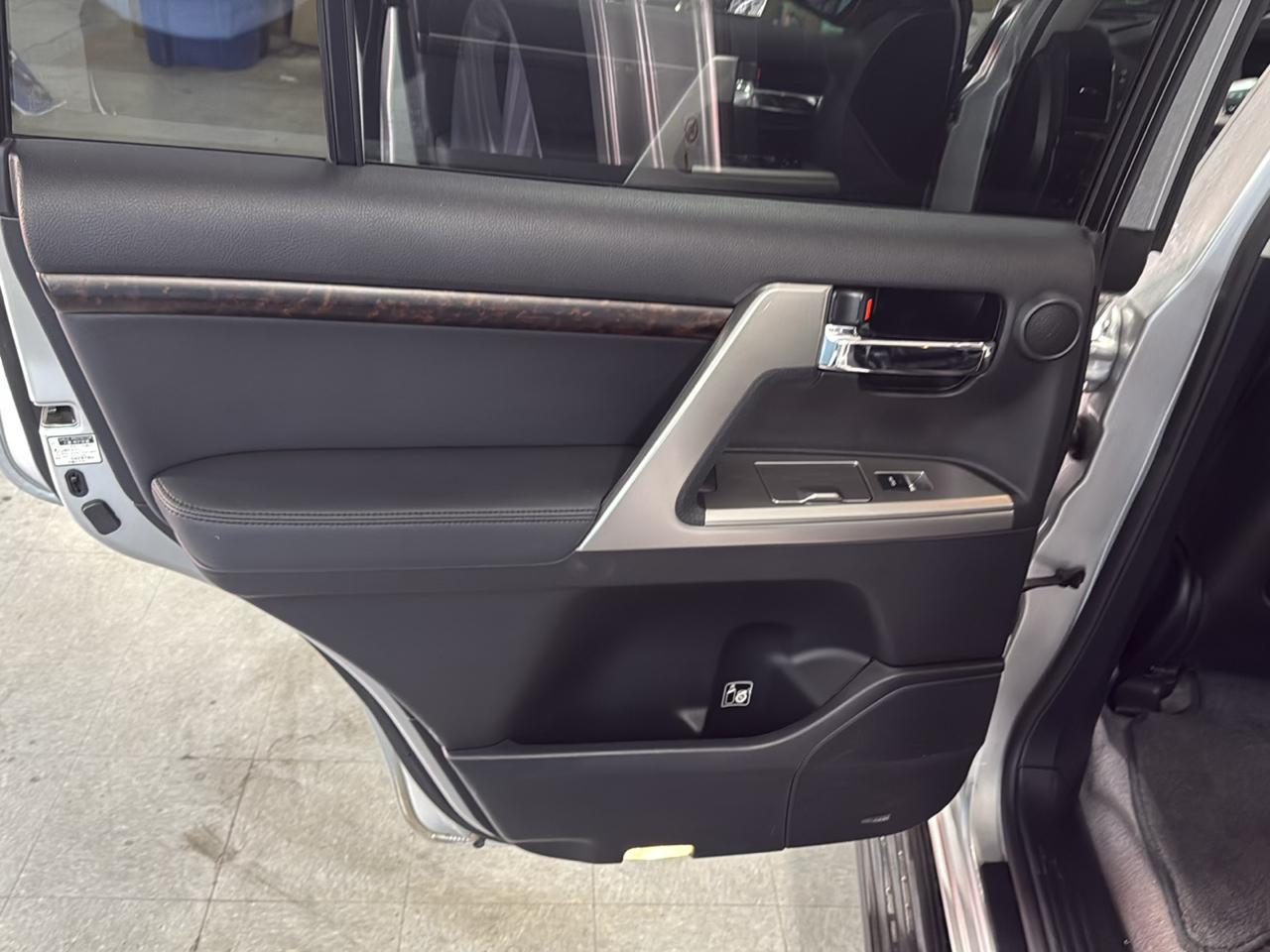 Toyota Land Cruiser 4WD 2013