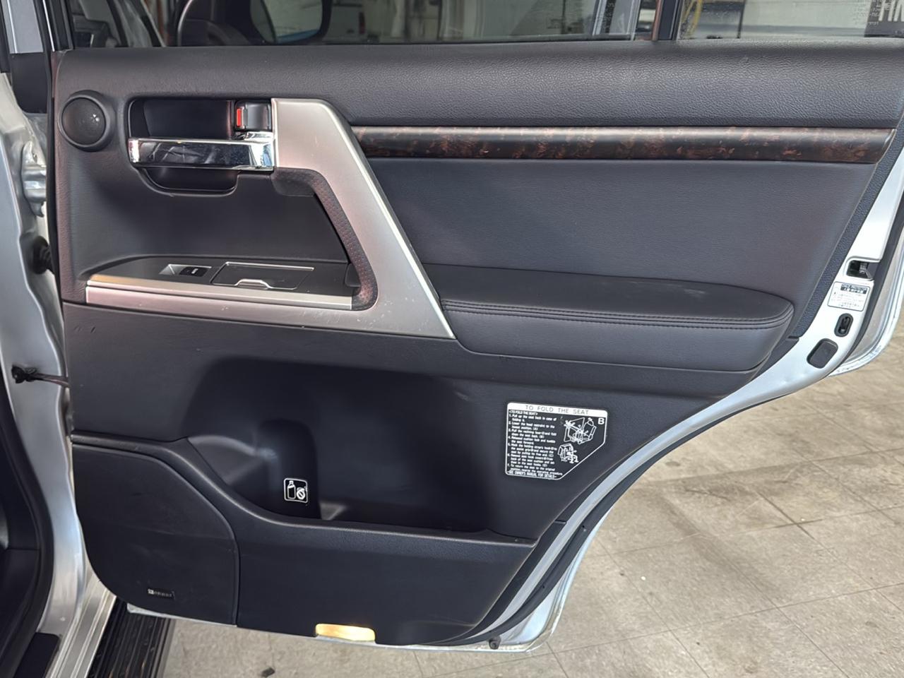 Toyota Land Cruiser 4WD 2013