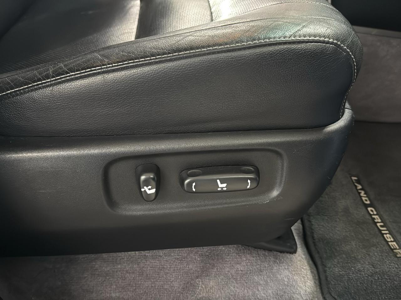 Toyota Land Cruiser 4WD 2013