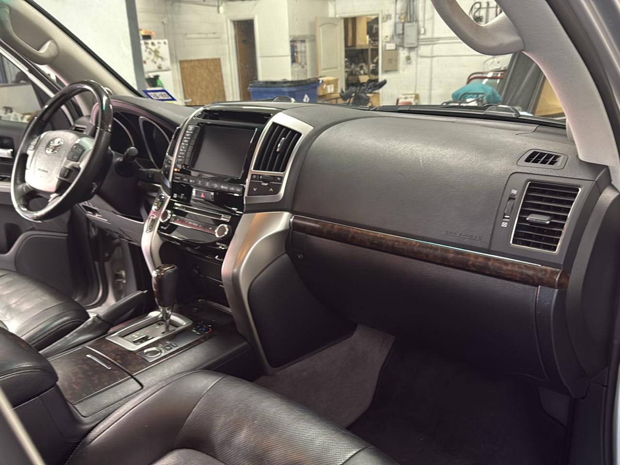 Toyota Land Cruiser 4WD 2013