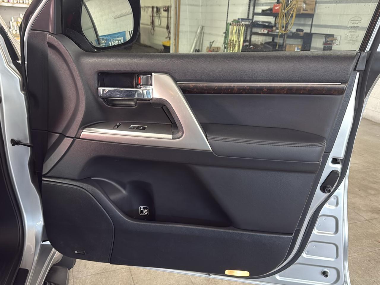 Toyota Land Cruiser 4WD 2013