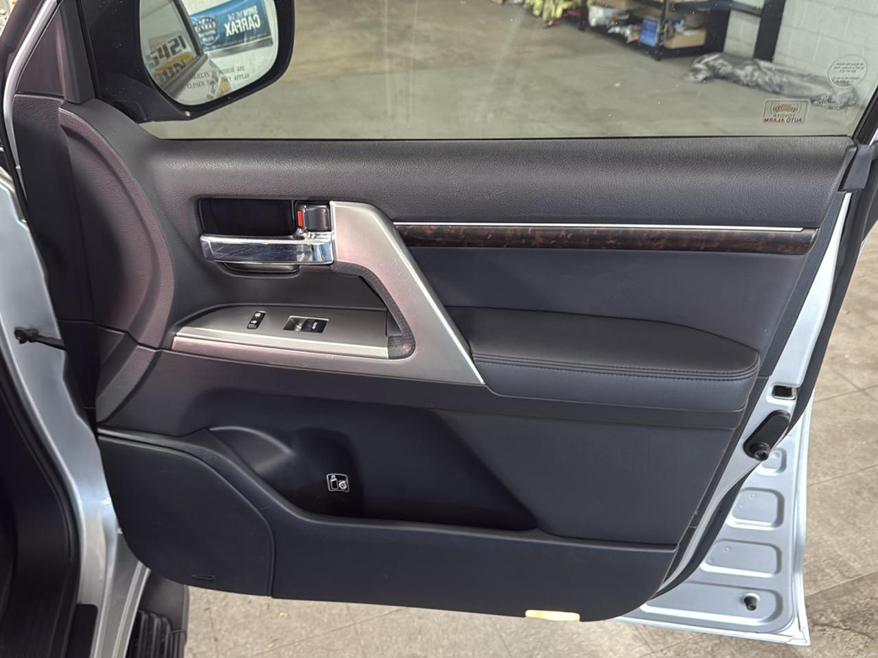 Toyota Land Cruiser 4WD 2013