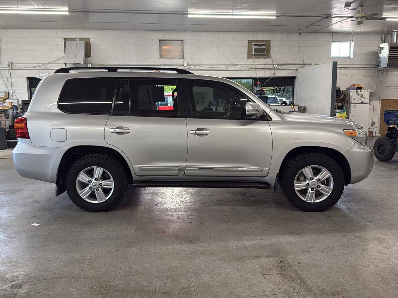 Toyota Land Cruiser 4WD 2013