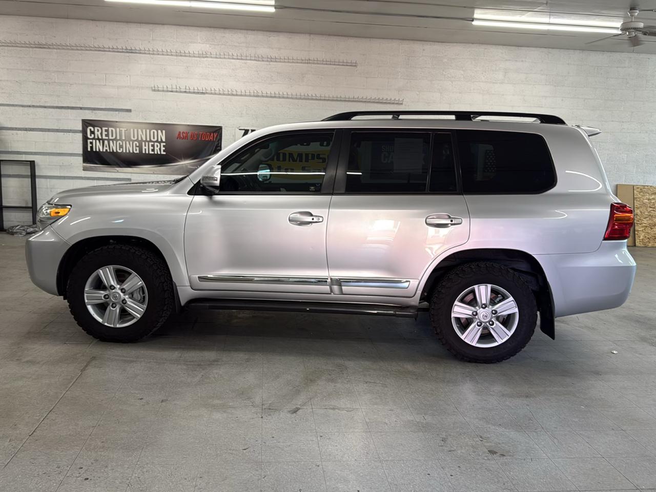 Toyota Land Cruiser 4WD 2013