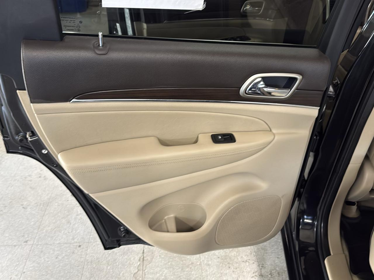 Jeep Grand Cherokee Overland 4WD 2015