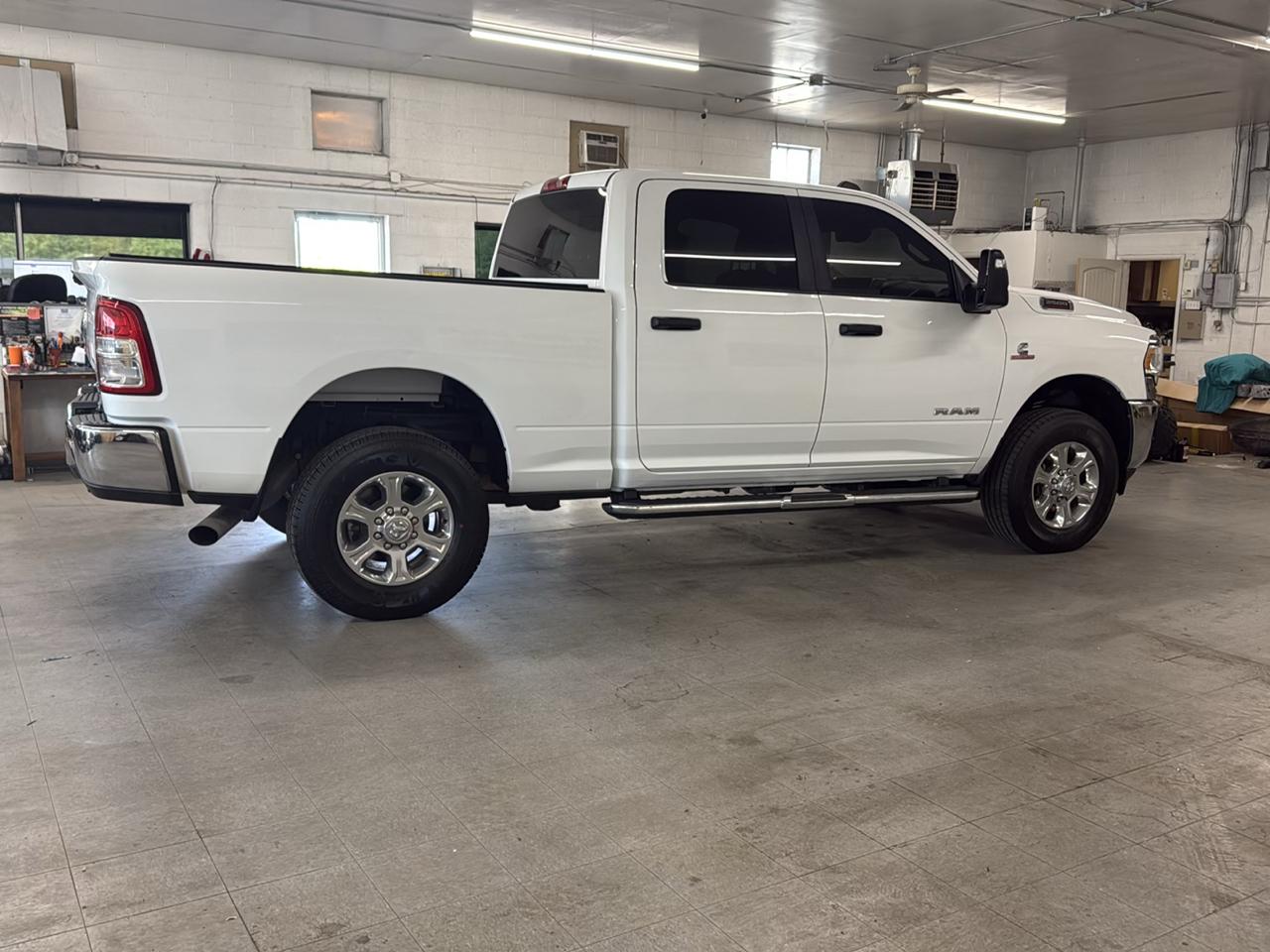 RAM 2500 Big Horn Crew Cab 4WD 2024