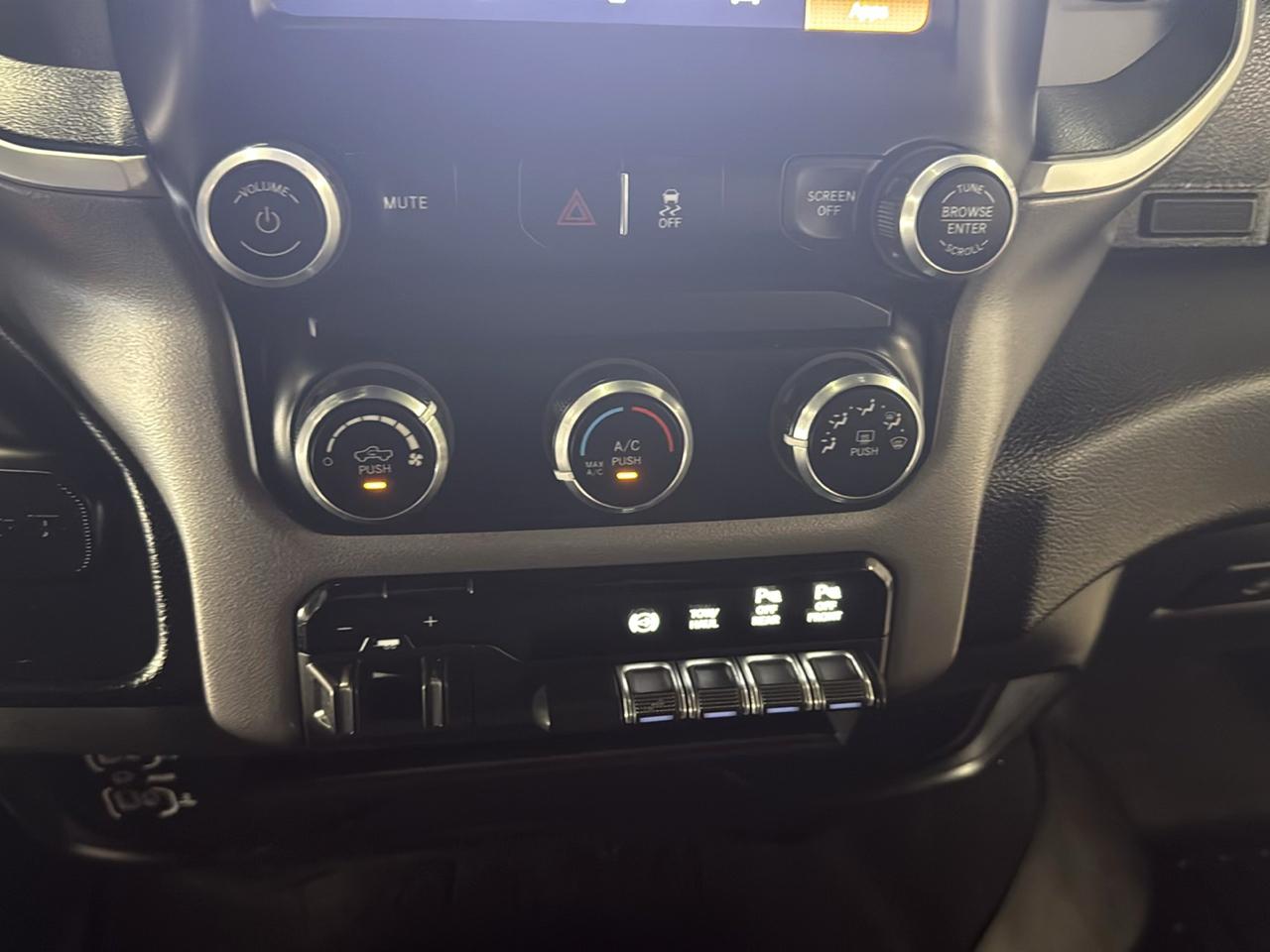 RAM 2500 Big Horn Crew Cab 4WD 2024