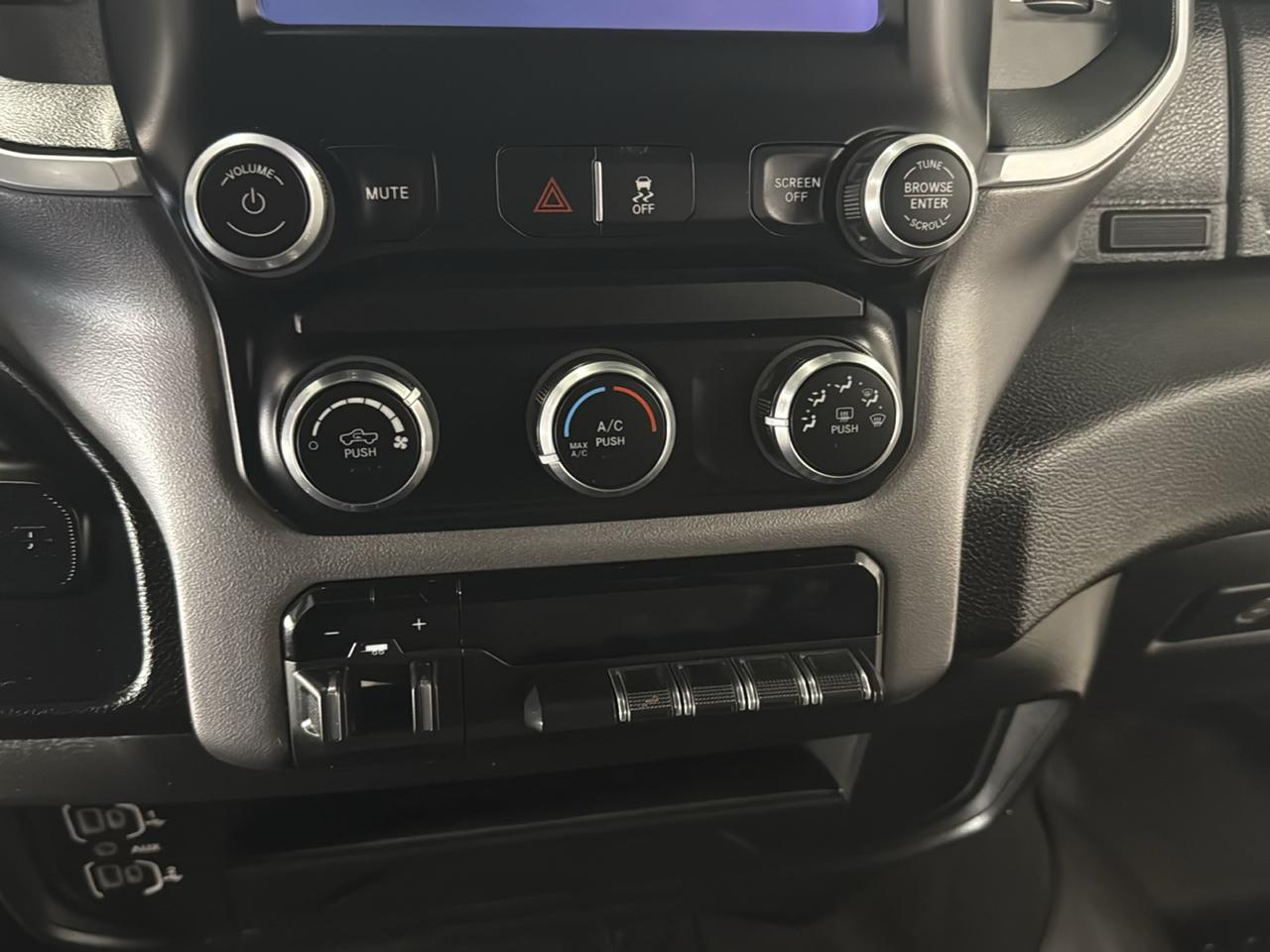 RAM 2500 Big Horn Crew Cab 4WD 2024