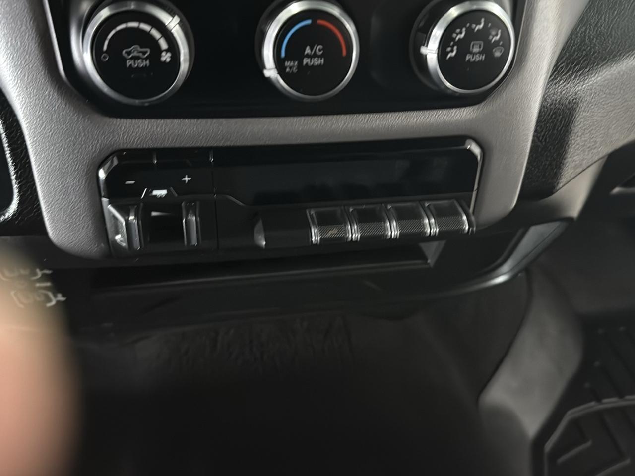 RAM 2500 Big Horn Crew Cab 4WD 2024