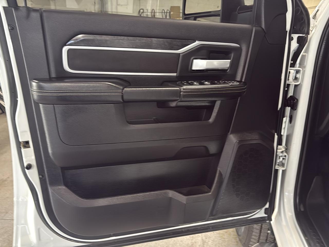 RAM 2500 Big Horn Crew Cab 4WD 2024