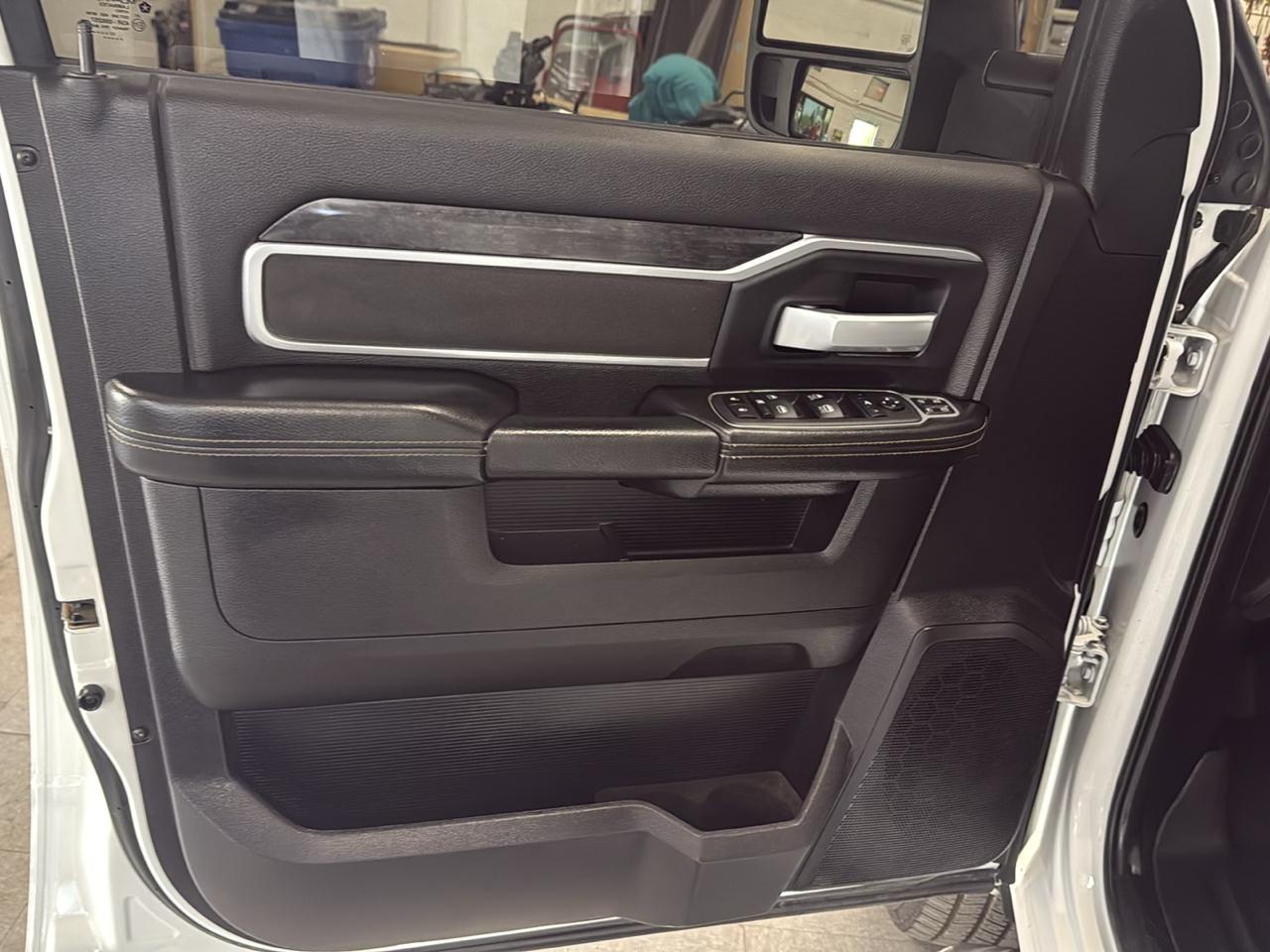 RAM 2500 Big Horn Crew Cab 4WD 2024