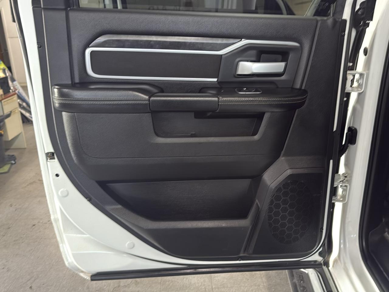 RAM 2500 Big Horn Crew Cab 4WD 2024