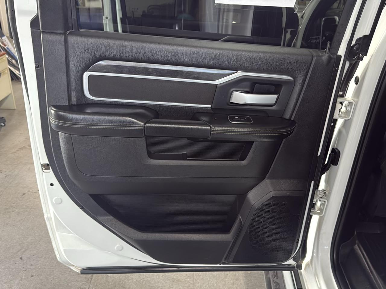 RAM 2500 Big Horn Crew Cab 4WD 2024
