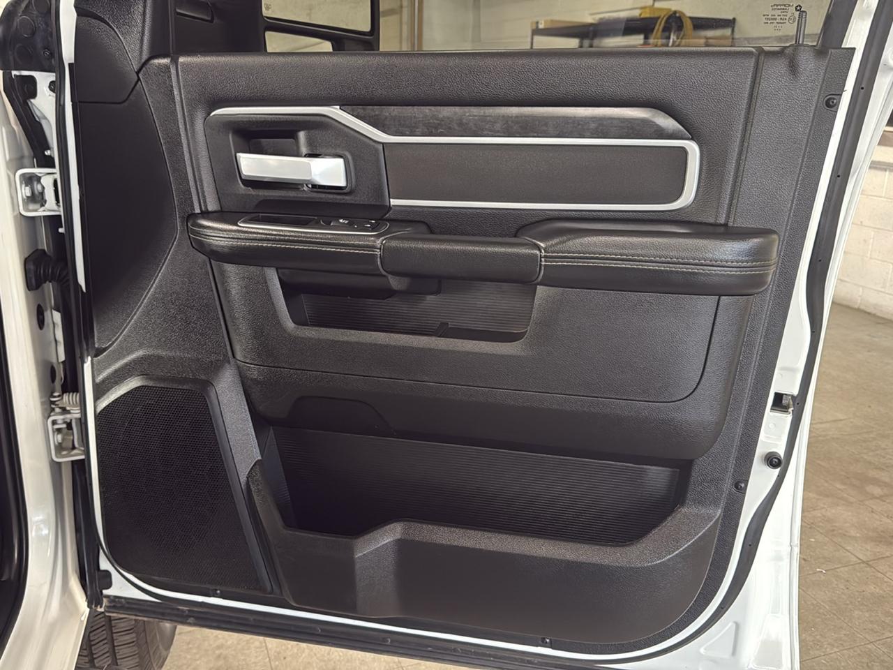 RAM 2500 Big Horn Crew Cab 4WD 2024