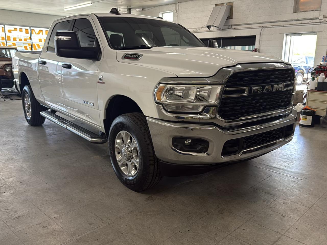 RAM 2500 Big Horn Crew Cab 4WD 2024