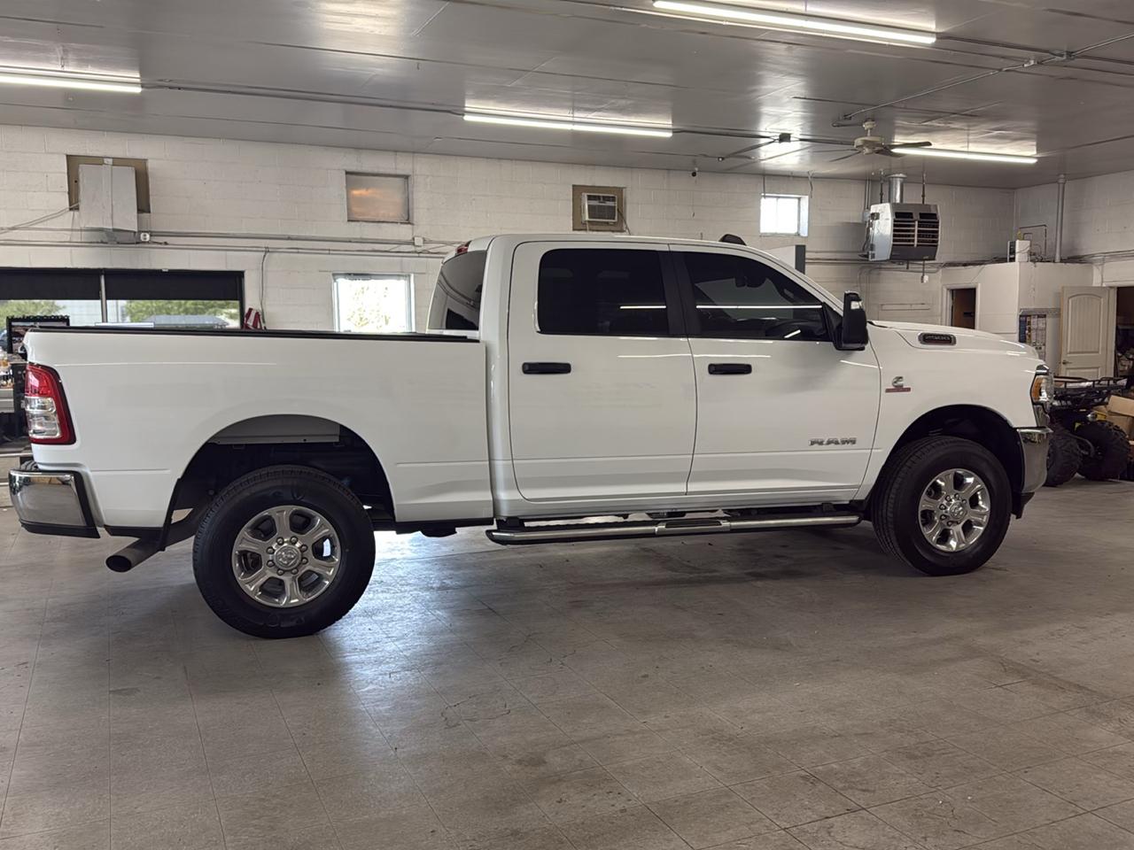 RAM 2500 Big Horn Crew Cab 4WD 2024