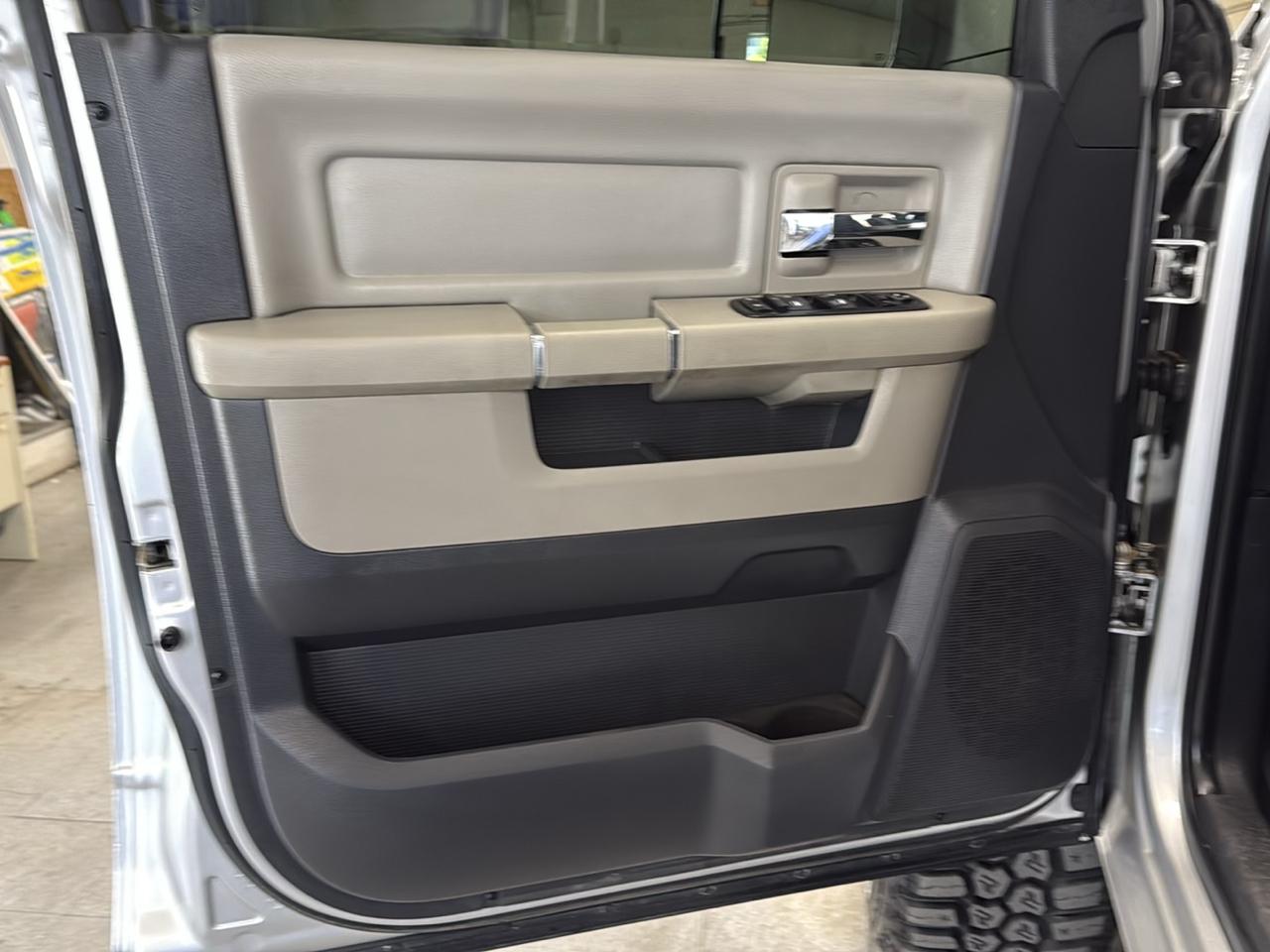 RAM 2500 SLT Crew Cab 4WD 2012