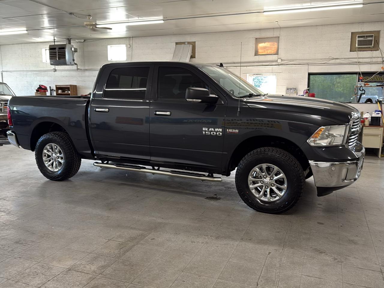 RAM 1500 Big Horn Crew Cab 4WD 2016