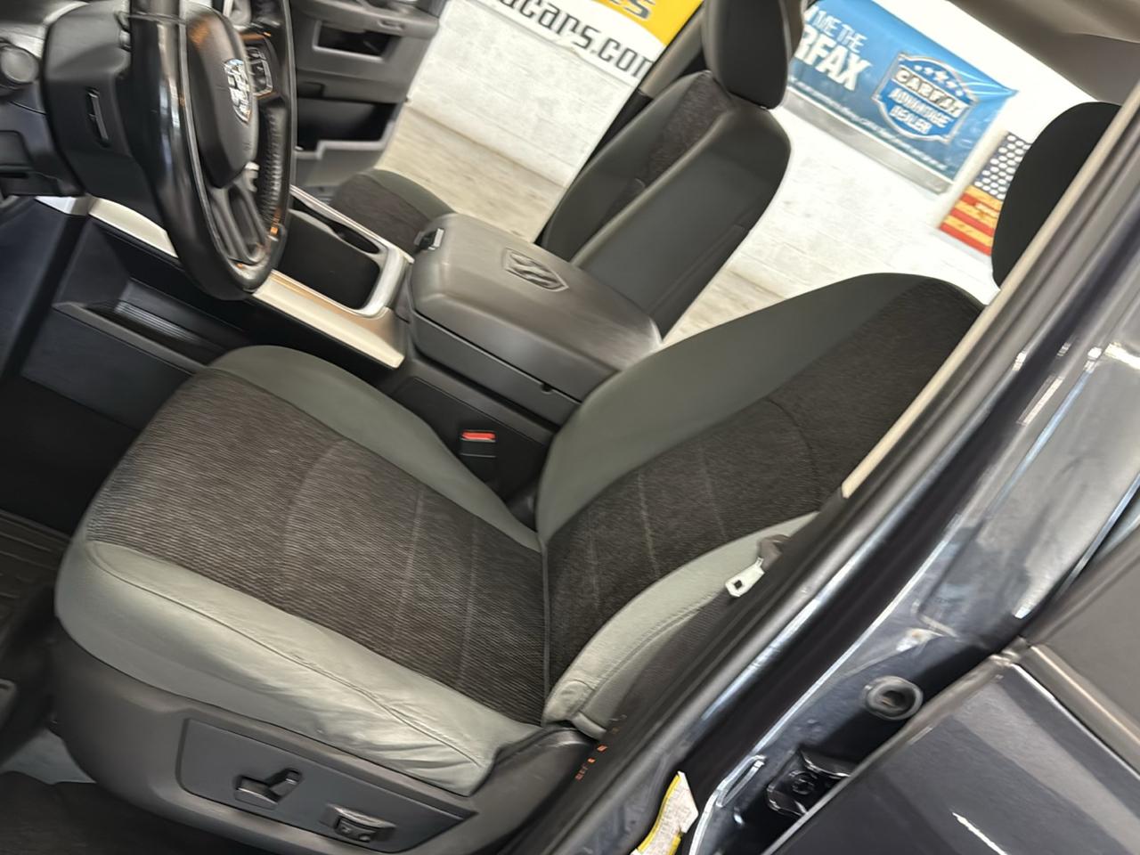 RAM 1500 Big Horn Crew Cab 4WD 2016