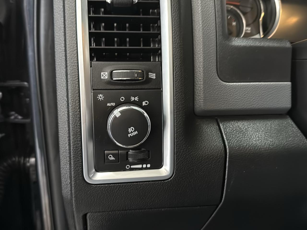 RAM 1500 Big Horn Crew Cab 4WD 2016