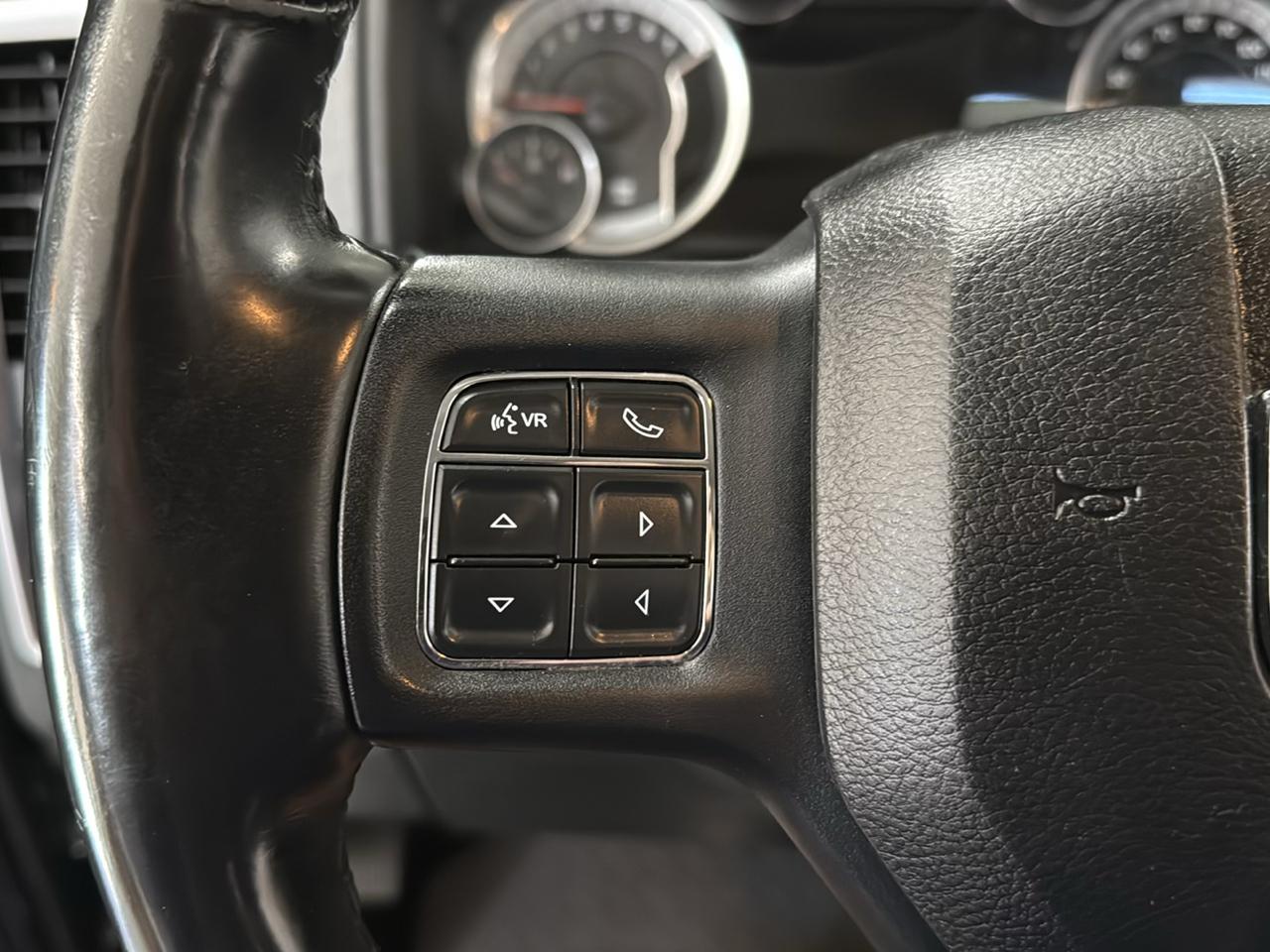 RAM 1500 Big Horn Crew Cab 4WD 2016