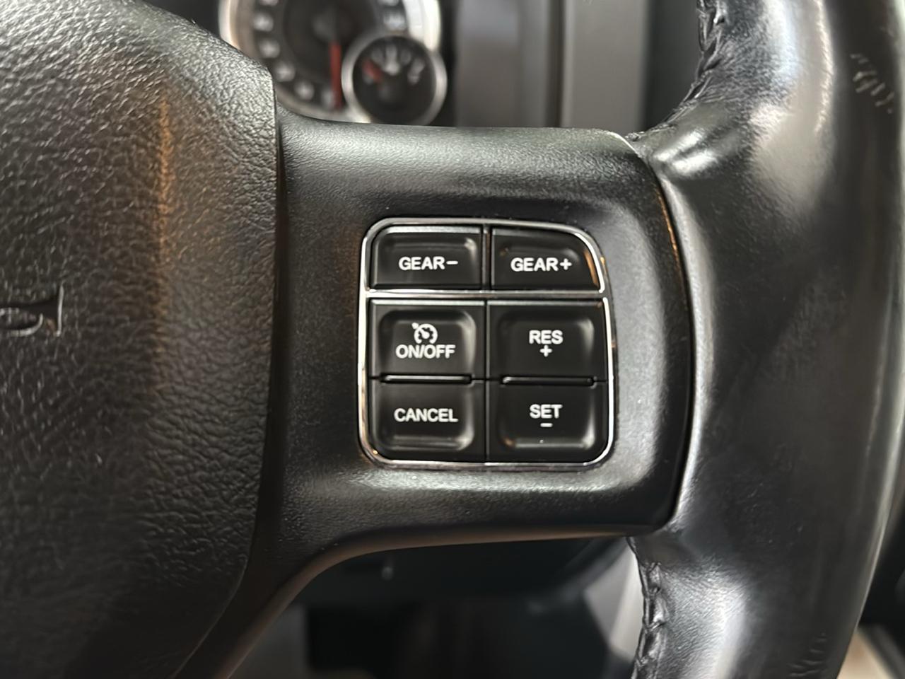 RAM 1500 Big Horn Crew Cab 4WD 2016